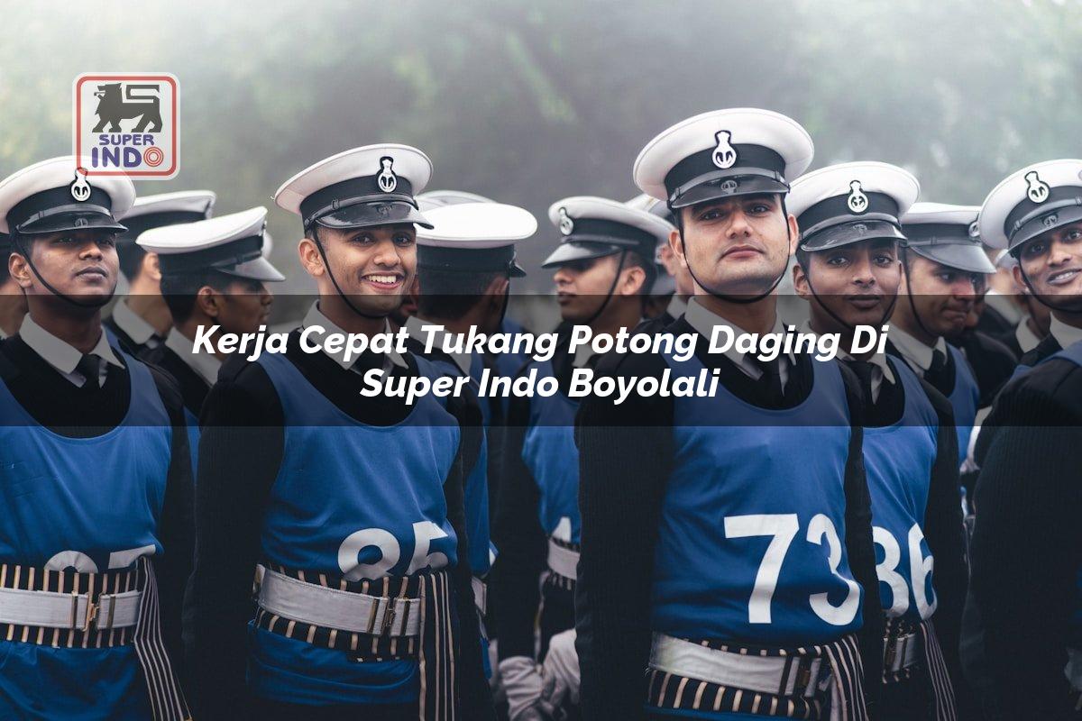 Kerja Cepat Tukang Potong Daging di Super Indo Boyolali