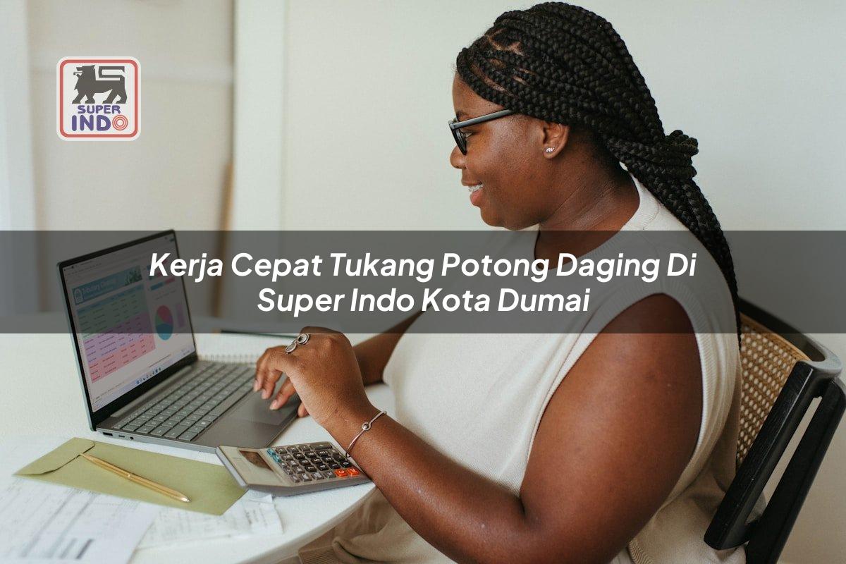 Kerja Cepat Tukang Potong Daging di Super Indo Kota Dumai